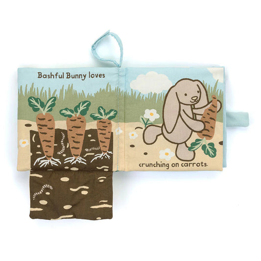 Libro conejo Bashful Loves You - Jellycat abierto sobre fondo blanco