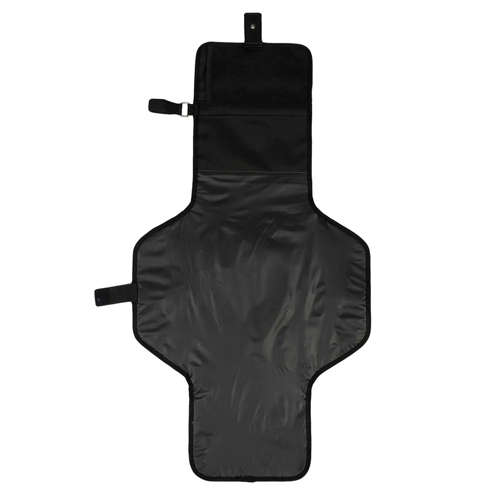 Mudador impermeable Filippo - Maxi Cosi negro, abierto sobre fondo blanco